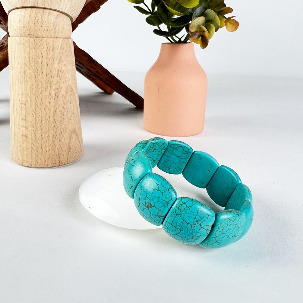 Turquoise blue resin beaded bracelet with elastic band OS
